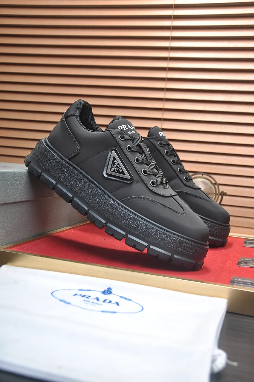 Men's shoes 💰580💶 [PRADA] Top original items, new seasonal styles, high-quality original items, top-grade high-mercerized cowhide combined with original breathable fabric + imported glue, imported stretch fabric inside with original cowhide feet, original thick outsole! Quality guaranteed! Code 38-45 (45 customized)